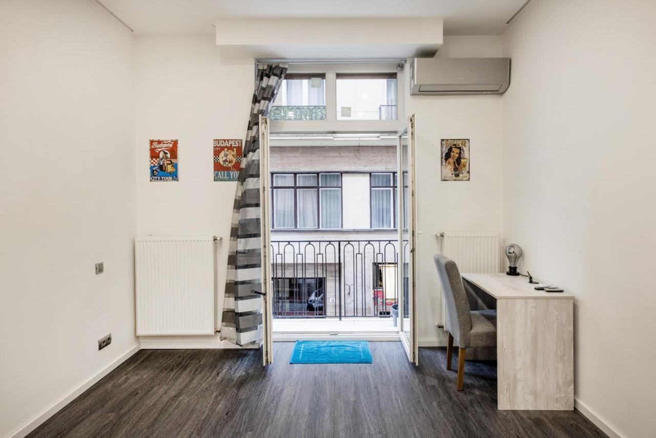 Centre Point Apartment Budapeste Exterior foto